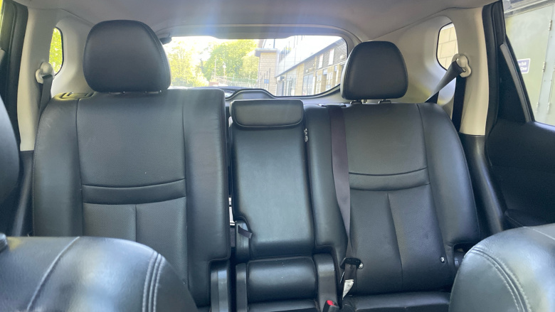 Nissan X-Trail 1.6 dCi Tekna 5dr Diesel Station Wagon
